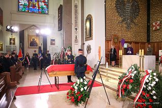 004_Grazyna_Ignaczak-Bandych_msza_pogrzebowa_Ludwik_Dorn_20220413_PK014790.jpg