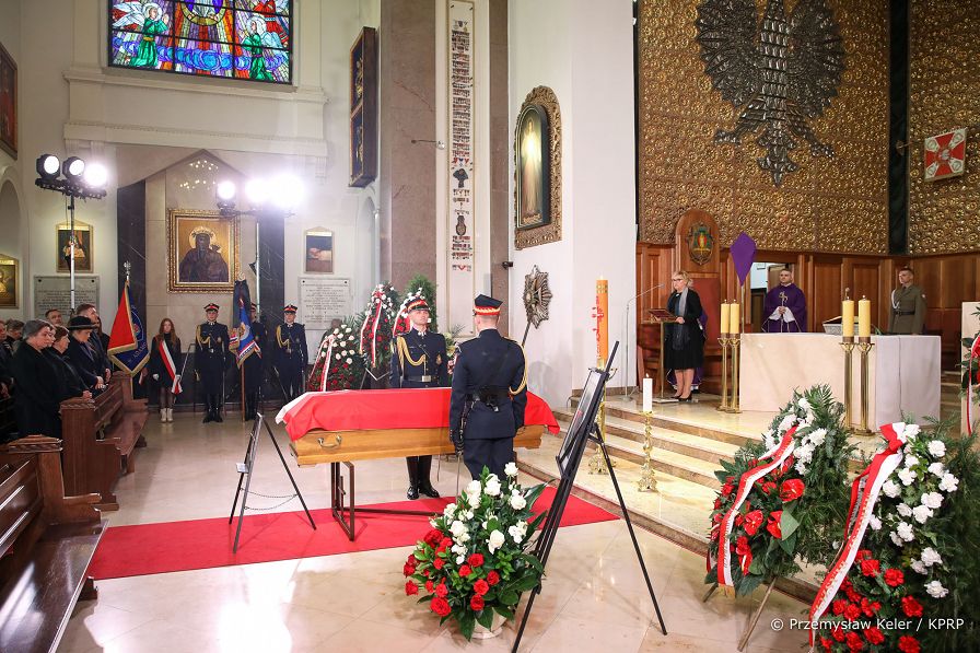 004_Grazyna_Ignaczak-Bandych_msza_pogrzebowa_Ludwik_Dorn_20220413_PK014790.jpg