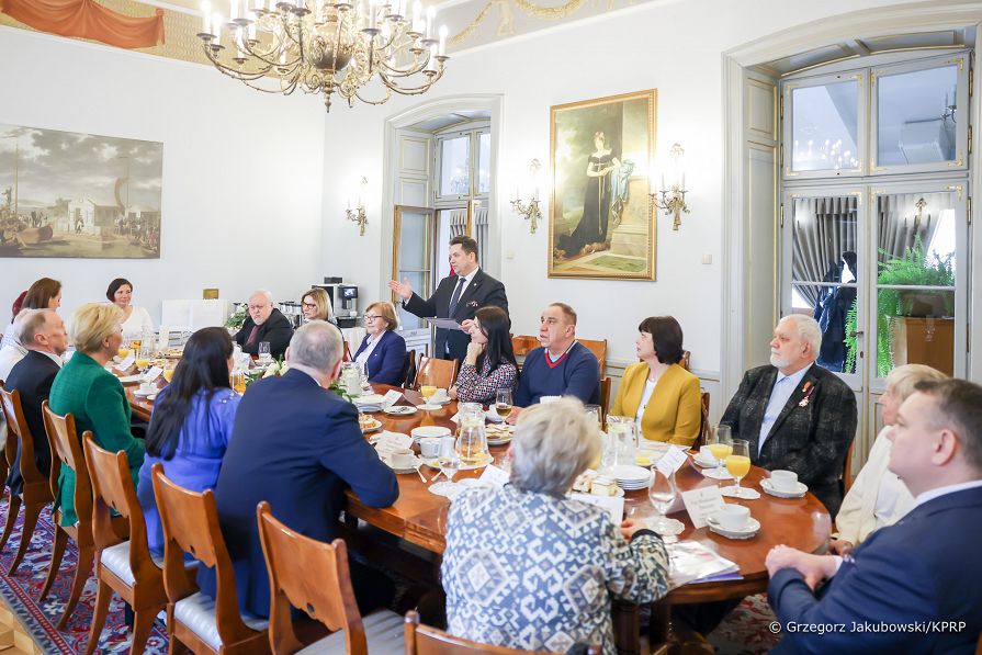 26__Agata_Kornhauser_Duda_spotkanie_Pultusk_20220419_GJB_0096.jpg