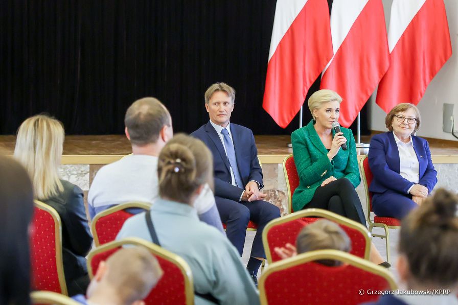 29__Agata_Kornhauser_Duda_spotkanie_Pultusk_20220419_GJB_0222.jpg