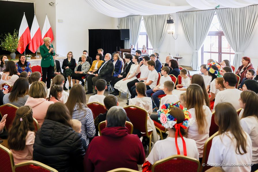 12__Agata_Kornhauser_Duda_spotkanie_Pultusk_20220419_GJA_9583.jpg
