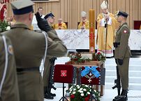 16_PAD_pogrzeb_K_Kaczorowskiej_20220423_MBO15333.jpg
