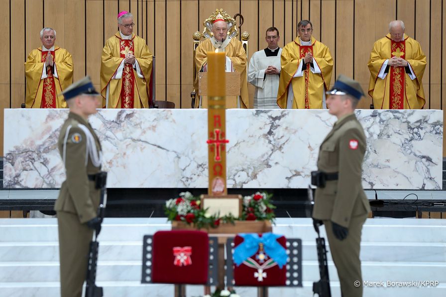 02_PAD_pogrzeb_K_Kaczorowskiej_20220423_MBO15181.jpg