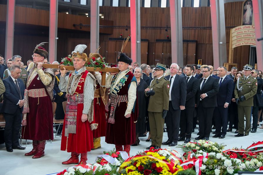 18_PAD_pogrzeb_K_Kaczorowskiej_20220423_MBO23848.jpg