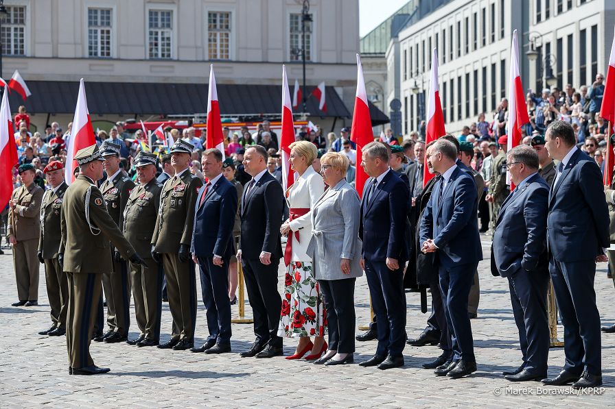 08__Para_Prezydencka_Dzien_Flagi_Plac_Zamkowy_20220502_MBO16125.jpg