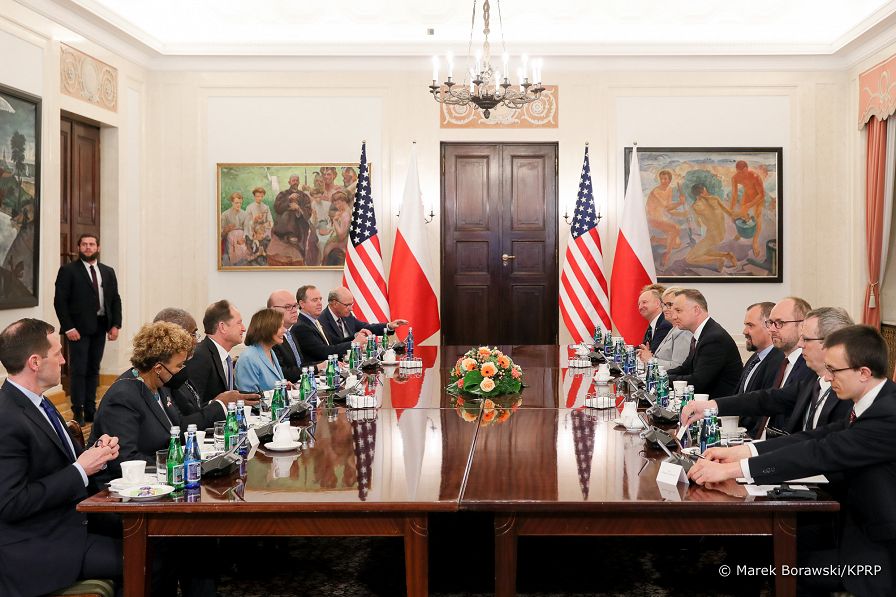 07__Andrzej_Duda_Przewodnicząca_Izby_Reprezentantow_USA_Nancy_Pelosi_20220502_MBO26336.jpg