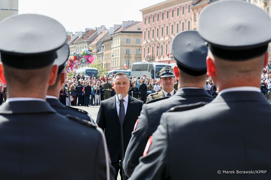 02__Para_Prezydencka_Dzien_Flagi_Plac_Zamkowy_20220502_MBO15969.jpg