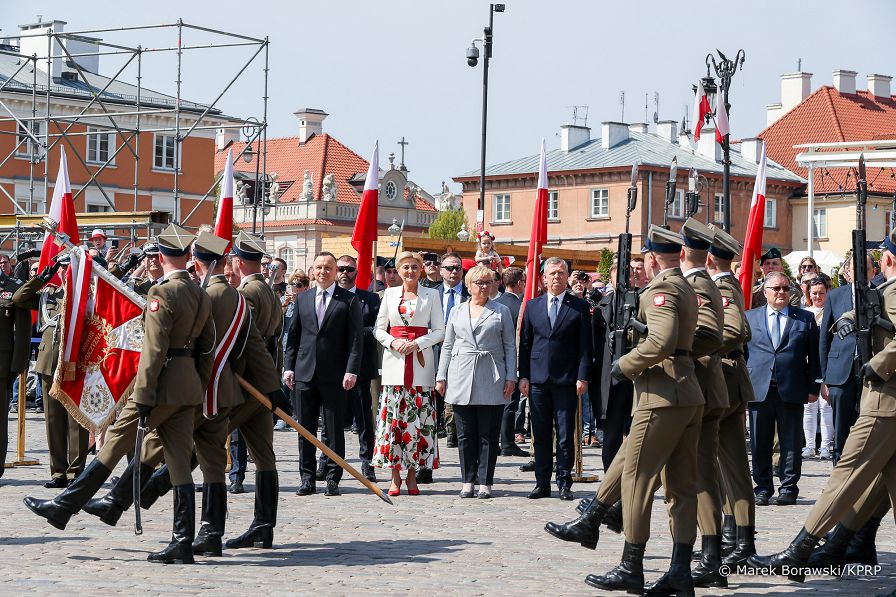 07__Para_Prezydencka_Dzien_Flagi_Plac_Zamkowy_20220502_MBO16079.jpg