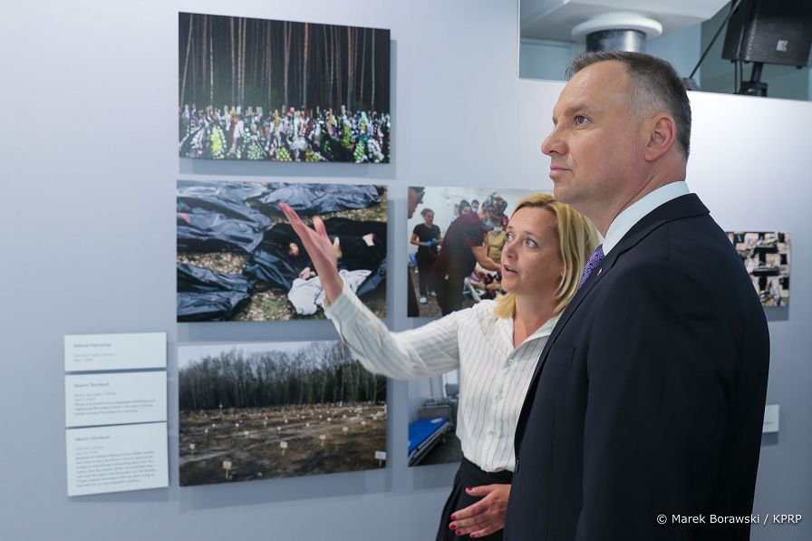 046_Andrzej_Duda_Davos_WEF_wystawa_Ukraina_20220524_MBO21035.jpg
