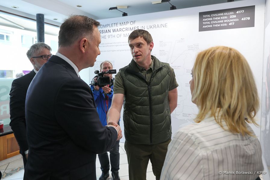 047_Andrzej_Duda_Davos_WEF_wystawa_Ukraina_20220524_MBO21045.jpg