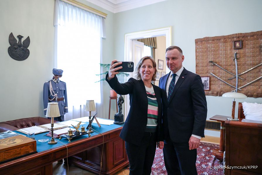 04__Andrzej_Duda_Susan_Woicicki _Prezes_Yutube_20220527_JSZ_4071.jpg