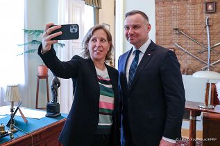 03__Andrzej_Duda_Susan_Woicicki _Prezes_Yutube_20220527_JSZ_4063.jpg