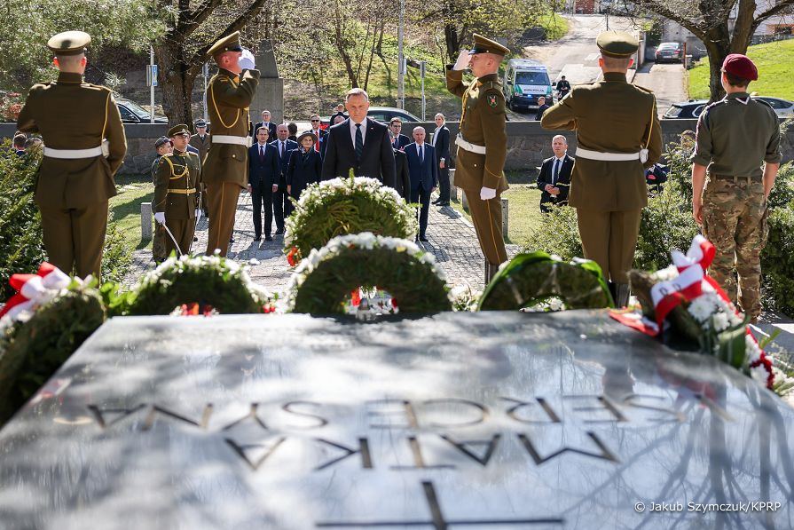 15__Andrzej_Duda_cmentarz_na_Rossie_20220505_JSZ_7107.jpg