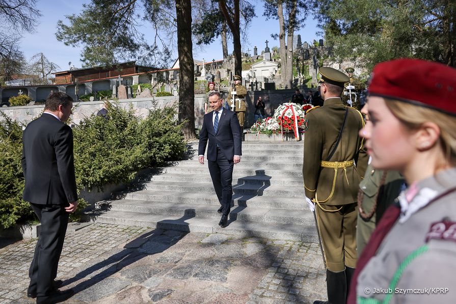 16__Andrzej_Duda_cmentarz_na_Rossie_20220505_JSZ_7133.jpg
