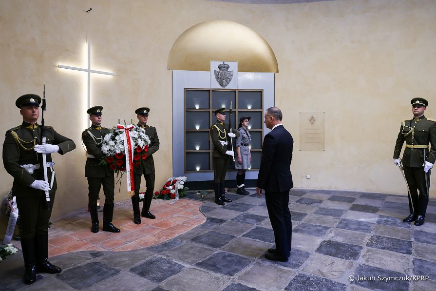 17__Andrzej_Duda_cmentarz_na_Rossie_20220505_JSZ_7143.jpg