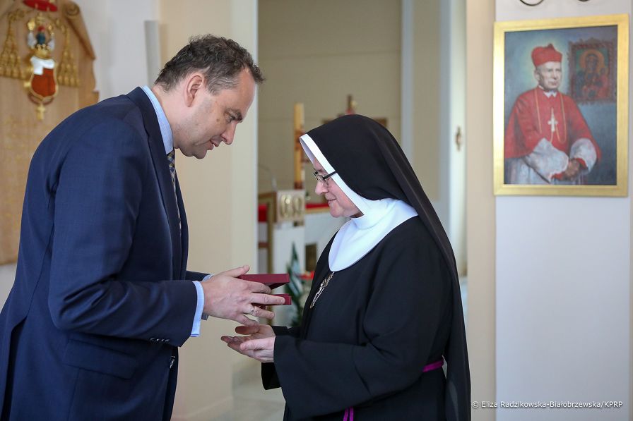 04__Adam_Kwiatkowski_odzaczenia_Siostrom_Franciszkanom_Rodziny_Maryi_20220506_ERB59352.jpg