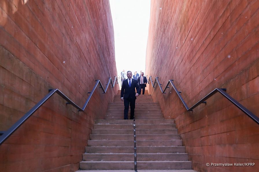 02__Andrzej_Duda_przedstawiciele_organizacji_Rodziny_Katynskie_20220509_PK019156.jpg