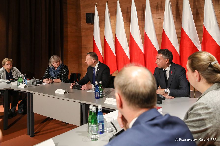 06__Andrzej_Duda_przedstawiciele_organizacji_Rodziny_Katynskie_20220509_PK019320.jpg