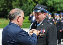 013_min_Dera_odznaczenia_ofiarnosc_odwage_dzielnosc_20220620_PK022595.jpg
