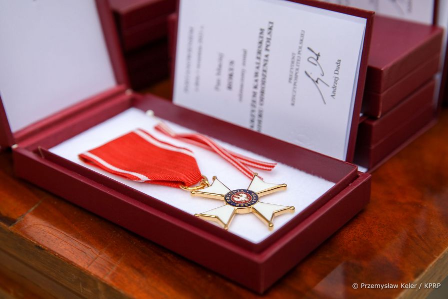 001_min_Dera_odznaczenia_ofiarnosc_odwage_dzielnosc_20220620_PK012782.jpg