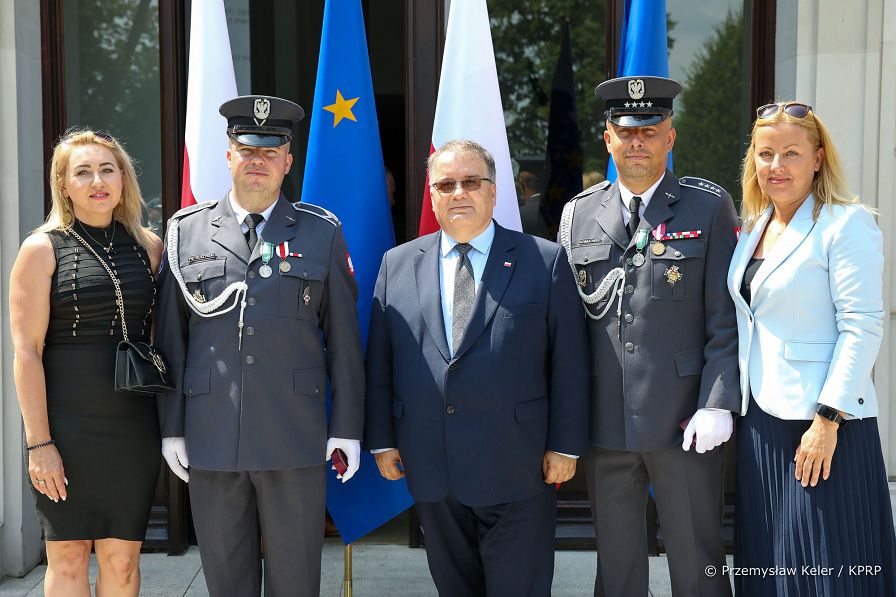 021_min_Dera_odznaczenia_ofiarnosc_odwage_dzielnosc_20220620_PK013030.jpg