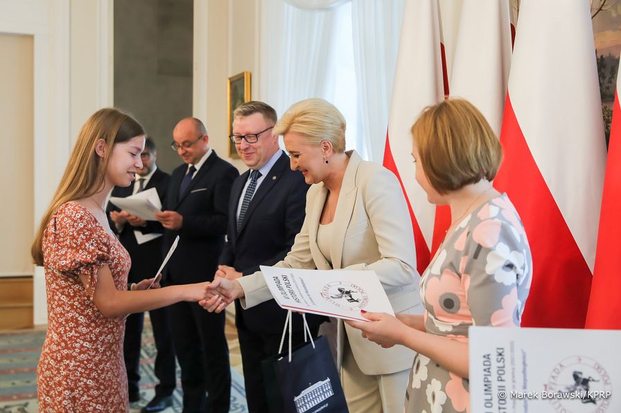 04__Agata_Kornhauser_Duda_laureaci_Olimpiady_Historii_Polski_dla_Polonii _20220627_MB2_3763.jpg