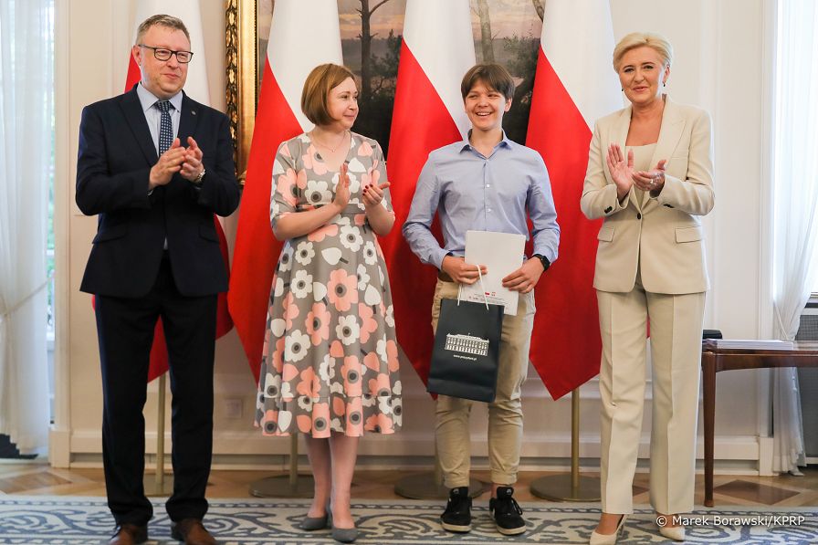 09__Agata_Kornhauser_Duda_laureaci_Olimpiady_Historii_Polski_dla_Polonii _20220627_MB2_3995.jpg