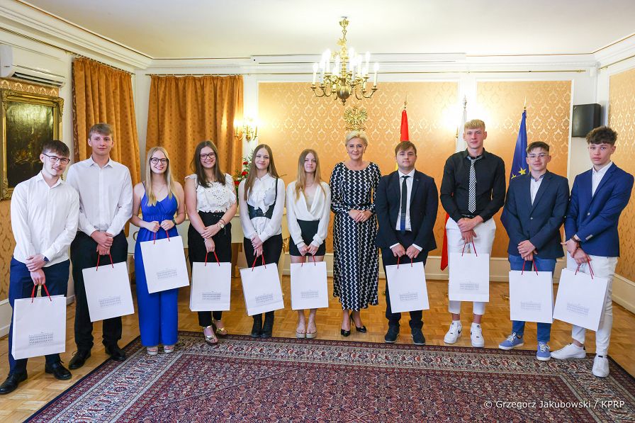 012_Agata_Kornhauser-Duda_Madryt_koniec_roku_szkolnego_20220629_GJB_1987.jpg