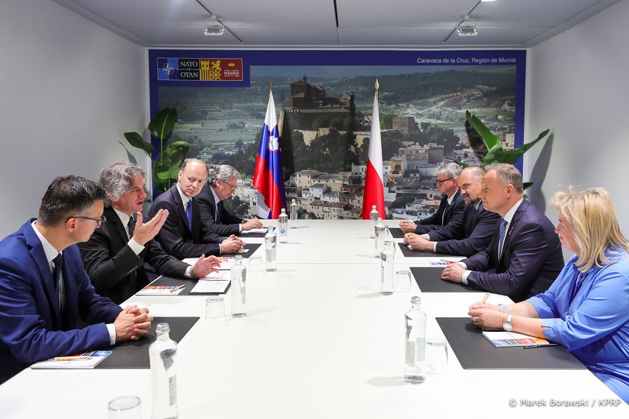 018_Andrzej_Duda_Robert_Golob_NATO_Madryt_20220630_MB2_5932.jpg