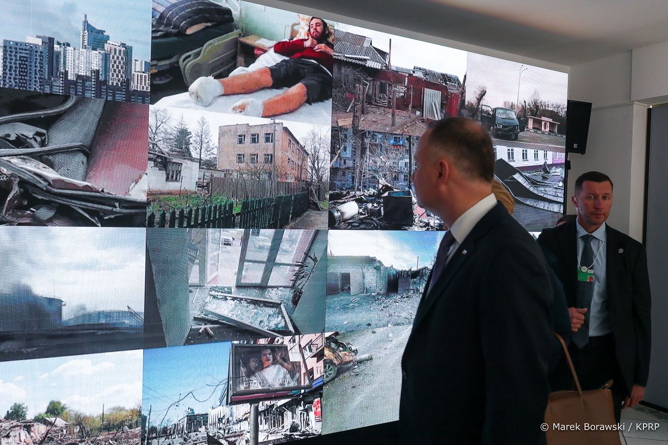 012_041_Andrzej_Duda_Davos_WEF_wystawa_Ukraina_20220524_MBO21141.jpg