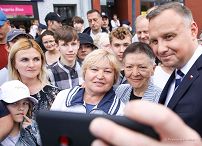 021_Andrzej_Duda_Slask_Olesno_mieszkancy_20220607_PK010714.jpg