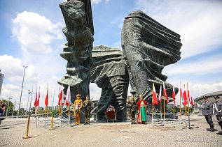 014_Andrzej_Duda_pomnik_Powstancow_Slaskich_20220607_PK018804.jpg