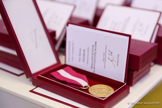 złoty medal za długoletnią służbę.jpg