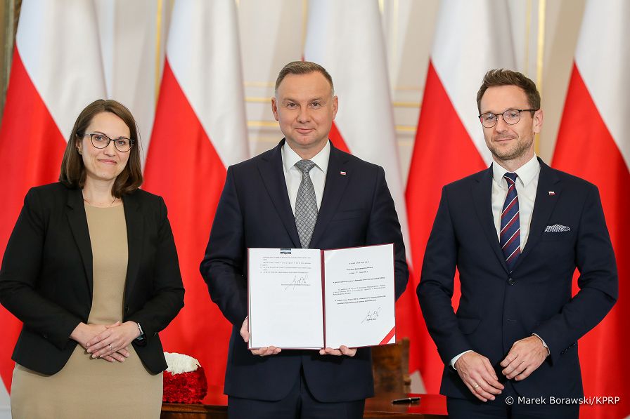 05__Andrzej_Duda_podpisanie_ustawy _20220714_MB1_4525.jpg