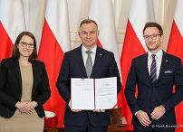 05__Andrzej_Duda_podpisanie_ustawy _20220714_MB1_4525.jpg