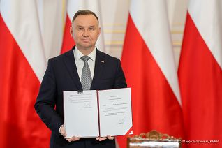 04__Andrzej_Duda_podpisanie_ustawy _20220714_MB1_4516.jpg
