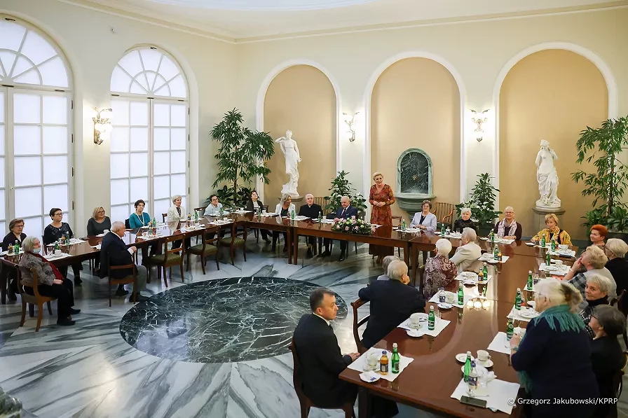 seniorzy warszawa.webp [80.63 KB]