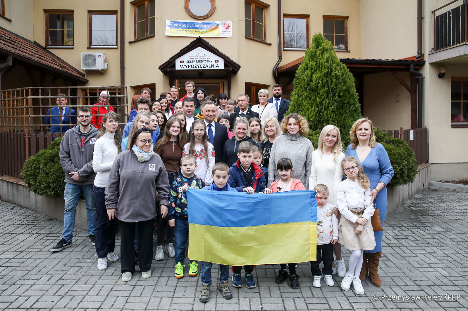 546_03_PAD_20220329_16_Andrzej_Duda_osrodek_Caritas_Krakow_20220329_PK013468.jpg [618.56 KB]