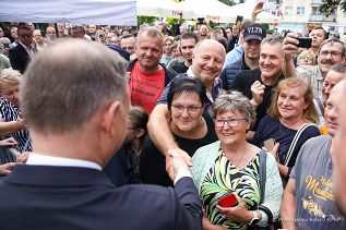 015_Andrzej_Duda_Slask_Olesno_mieszkancy_20220607_PK010287.jpg