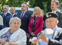 07__Barbara_Brodowska_Maczka_obelisk_Pamieci_Zołnierzy_AK_Powstancow_Mokotowa _20220801_MB1_5109.jpg