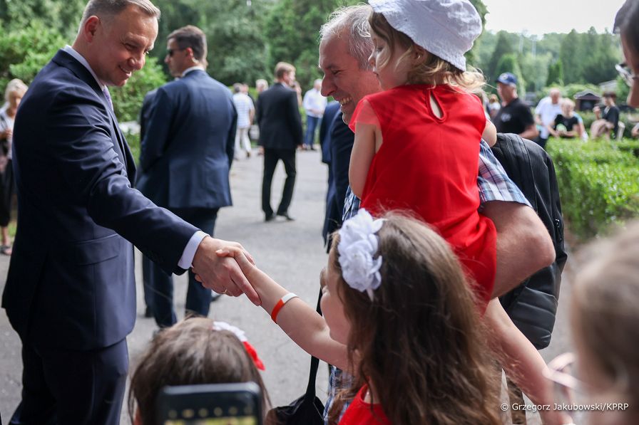 16__Andrzej_Duda_Godzina_W_oddanie_holdu_Powstancom_Warszawy_Gloria_Victis_20220801_GJB_3354.jpg
