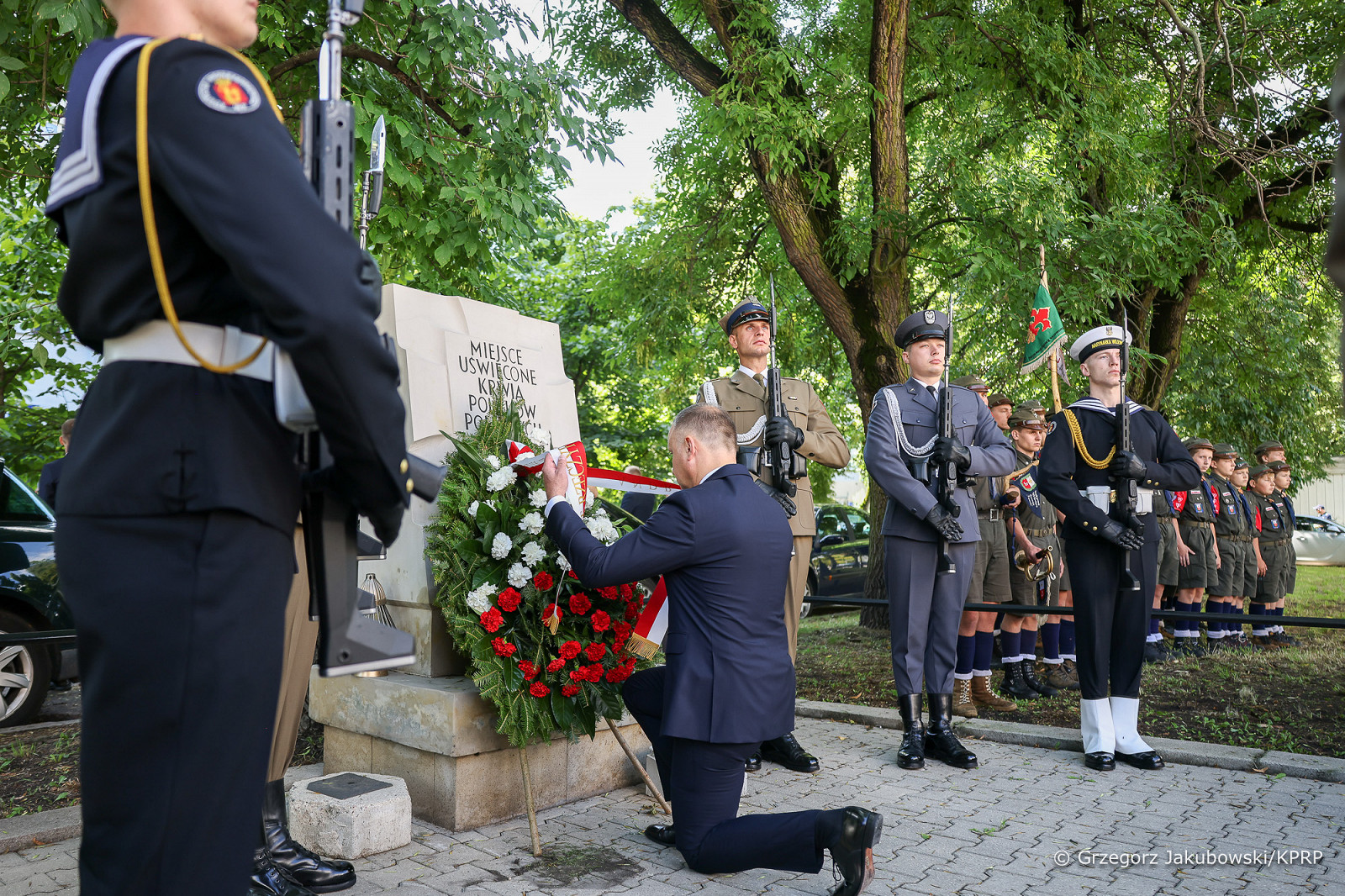 05__Andrzej_Duda_Uroczystosc_upamietnienia_mieszkancow_warszawskiej_Woli zamordowanych_przez_Niemcow_20220801_GJB_2161.jpg [1.30 MB]