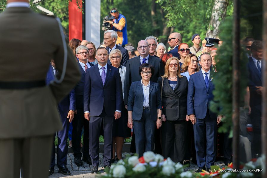 14__Andrzej_Duda_Godzina_W_oddanie_holdu_Powstancom_Warszawy_Gloria_Victis_20220801_1S7A4134.jpg