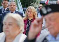 08__Barbara_Brodowska_Maczka_obelisk_Pamieci_Zołnierzy_AK_Powstancow_Mokotowa _20220801_MB1_5126.jpg