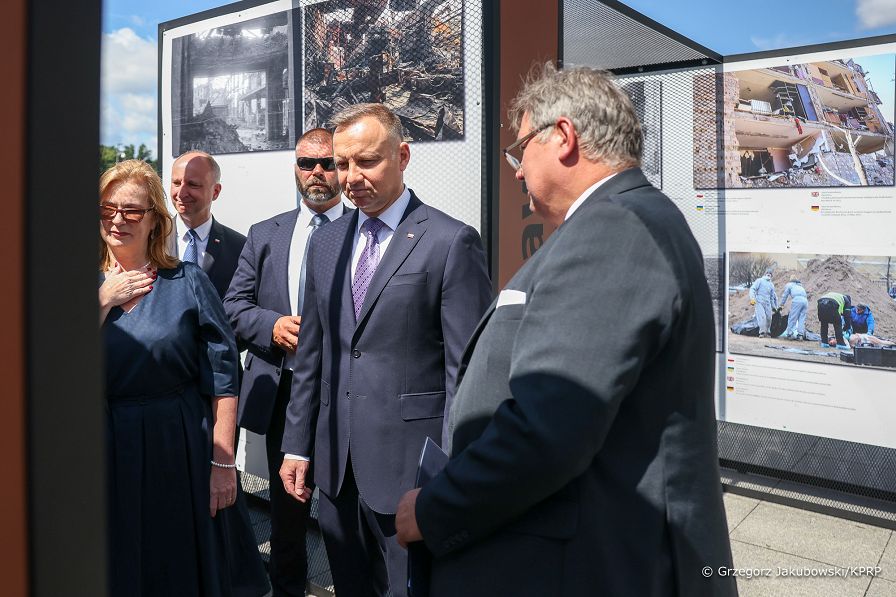 04__Andrzej_Duda_wystawa_Warszawa_Mariupol__20220801_GJB_2306.jpg