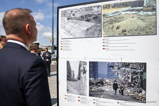 02__Andrzej_Duda_wystawa_Warszawa_Mariupol__20220801_GJB_2344.jpg