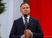 06__Andrzej_Duda_Apel_Pamieci_Cmentarz_Wojskowy_Powazki_Pomnik_Poleglym_1920r_20220814_MB1_5553.jpg