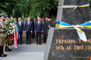02__Andrzej_Duda_wieniec_Pomniki_Zolnierzy_Ukrainskiej_Republiki_Ludowej_20220814_MB2_2009.jpg