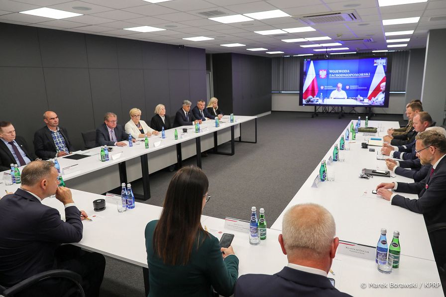 004_Andrzej_Duda_spotkanie_oczyszczanie_Odry_20220830_MB2_4254.jpg