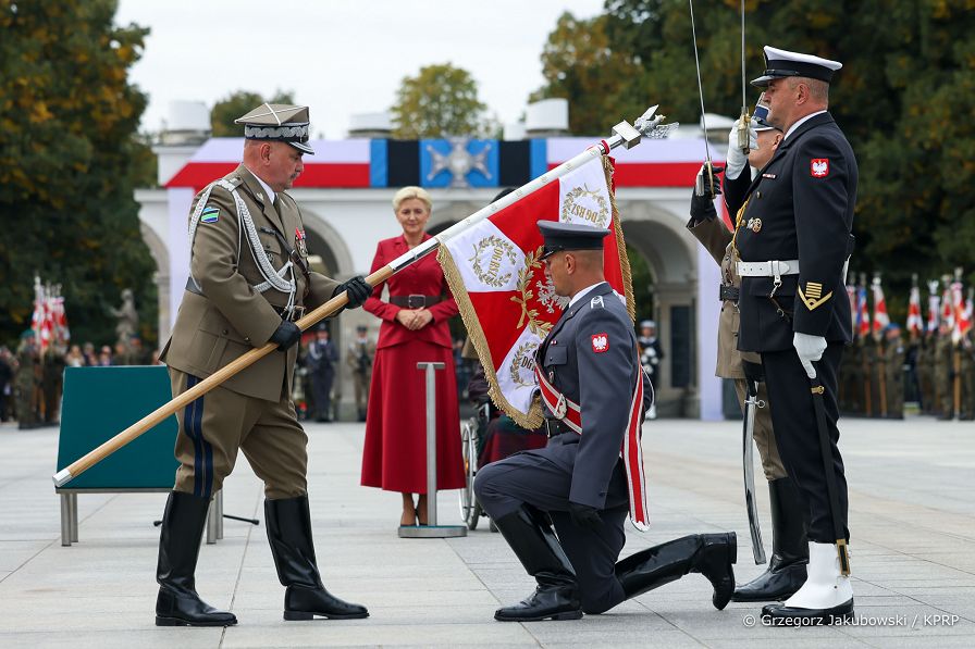 017_Para_Prezydencka_sztandar_DGRSZ_20220913_GJB_2877.jpg